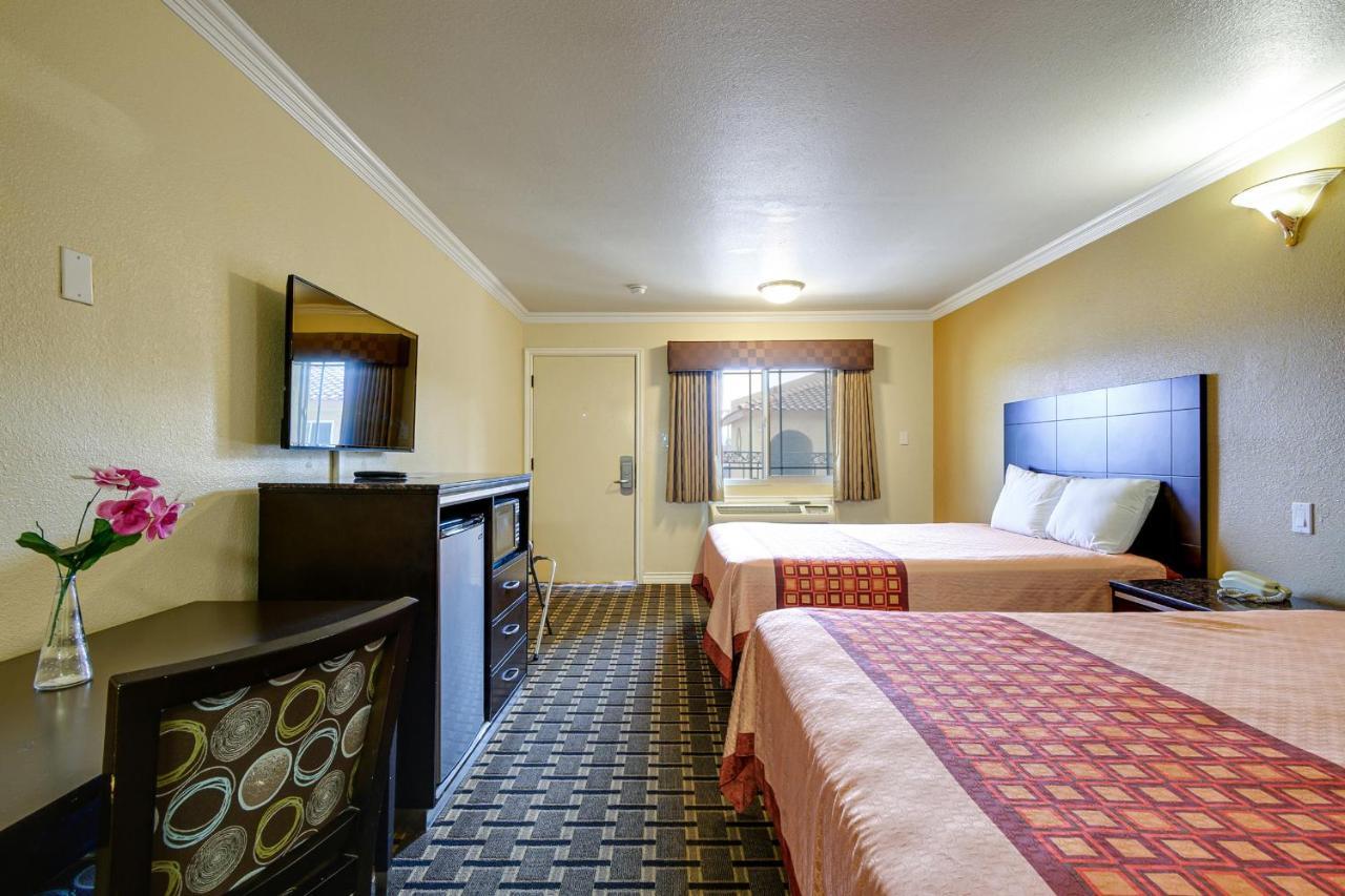Hacienda Inn Ла Пуенте Екстериор снимка